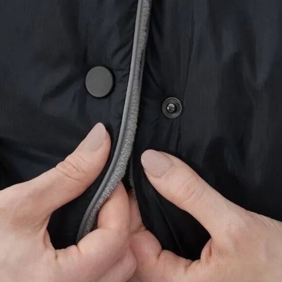 Hands Free Weatherproof Vintage Summit Outdoor Blanket Black - Picture 3 of 7